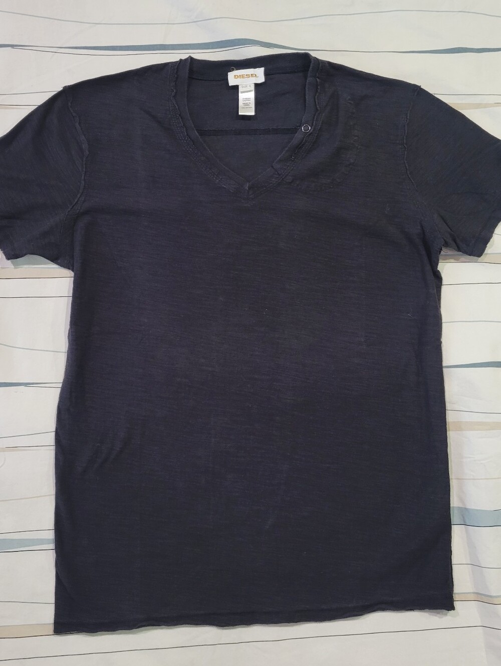 DIESEL MENS  V NECK T SHIRT COLOR   Black Large